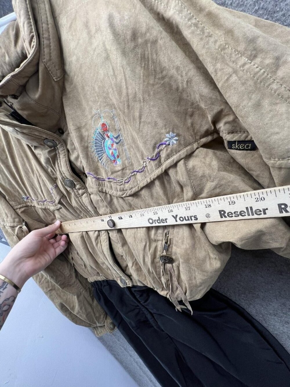 Vintage Skea Ski Suit Womens 10 Beige Black One Piece Snowsuit USA Embroidered - Picture 4 of 12